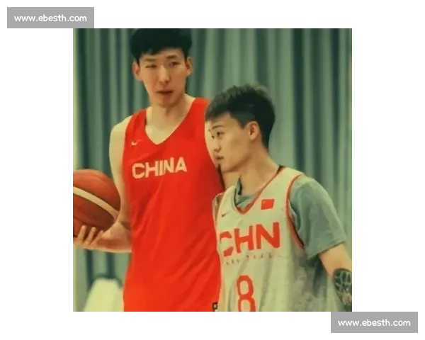 周琦爱子幼儿园毕业！与男篮叔叔互动害羞萌翻全网