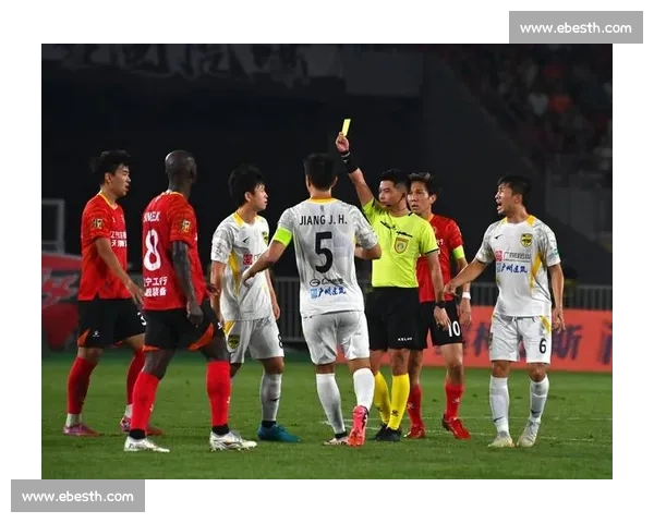 辽宁铁人 1-1 南京城市：邦本造点 + 中柱憾平，VAR 扼杀绝杀留争议